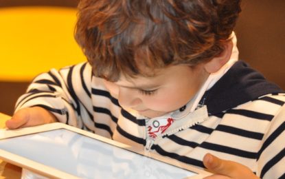 SAIBA COMO PROTEGER OS SEUS FILHOS DOS PERIGOS DO MUNDO VIRTUAL