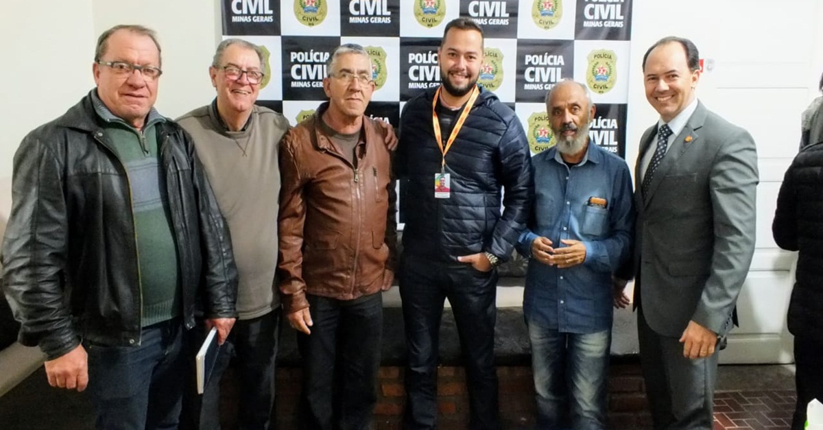 Mulher fica ferida em capotamento de veículo na BR-265 nas proximidades do Quiosque do Tio Romeu