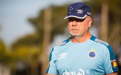 Mano admite que situação externa influencia dentro de campo