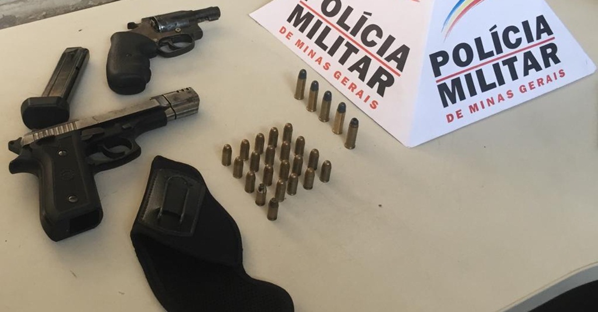 DENÚNCIA AUXILIA A PM A APREENDER ARMAS DE FOGO E MUNIÇÃO EM SÃO JOÃO DEL-REI