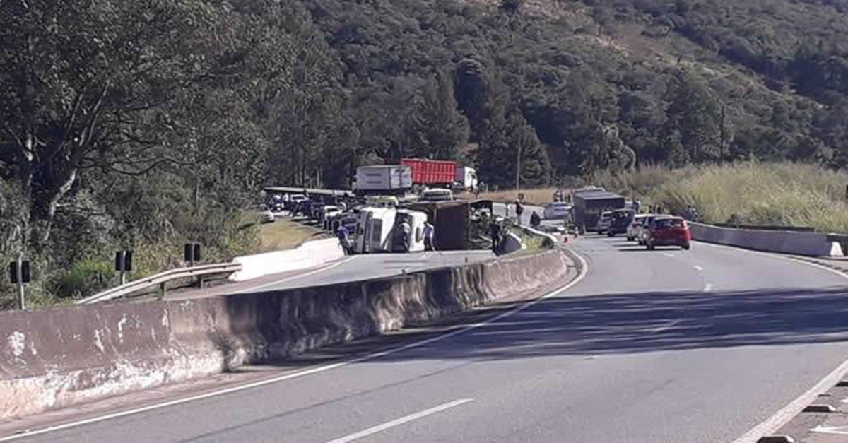 Acidente na BR-040, entre Barbacena e o distrito de Correia de Almeida