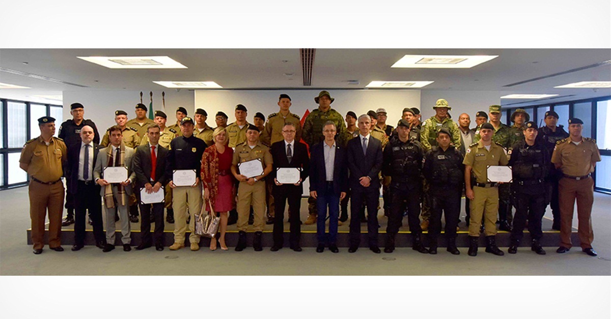 Governador Romeu Zema homenageia profissionais de Segurança Pública que atuaram em Uberaba