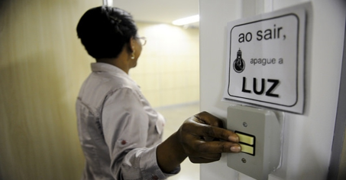 Conta de luz deve ficar 1% mais barata ainda neste mês