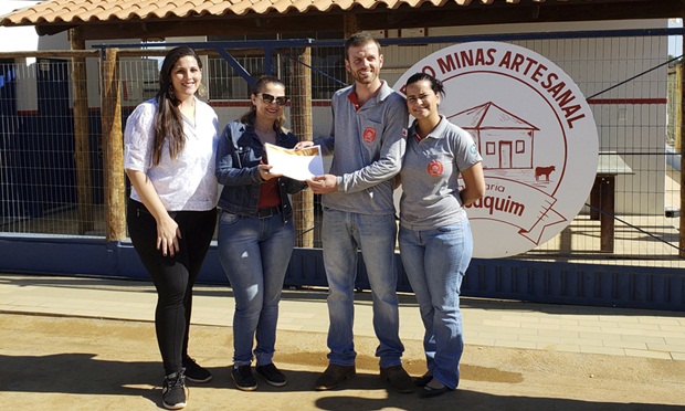 Produtores de queijo Minas artesanal comemoram selo que permite venda em todo o país