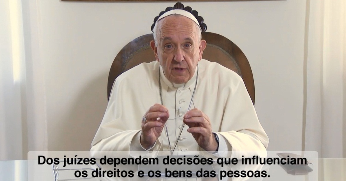 “Rezemos para que a injustiça não tenha a última palavra”, pede Francisco em O Vídeo do Papa