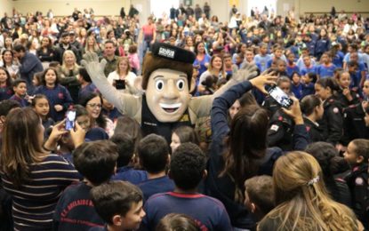 Alunos de Barbacena participam de formatura do Proerd