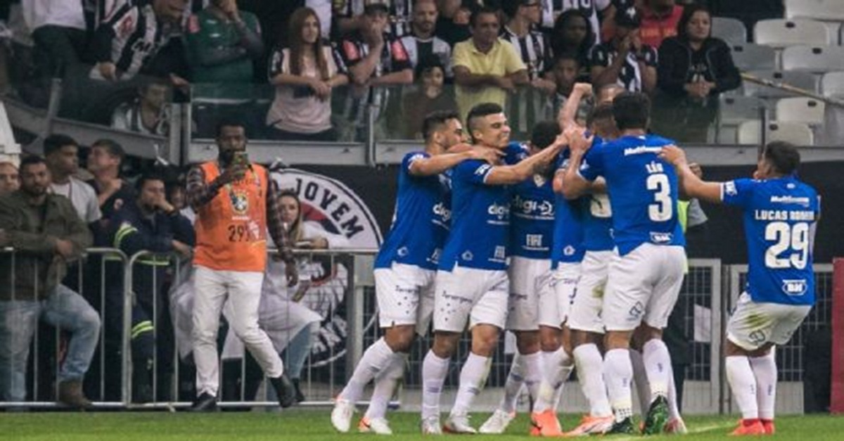 Cruzeiro atropela Atlético e fica perto de vaga na semifinal da Copa do Brasil
