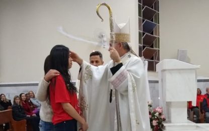 Dom Airton preside celebração da Crisma na Paróquia São Pedro e São Paulo em Barbacena