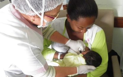 Santa Casa trabalha no incentivo à amamentação