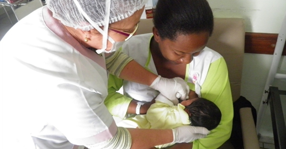 Santa Casa trabalha no incentivo à amamentação