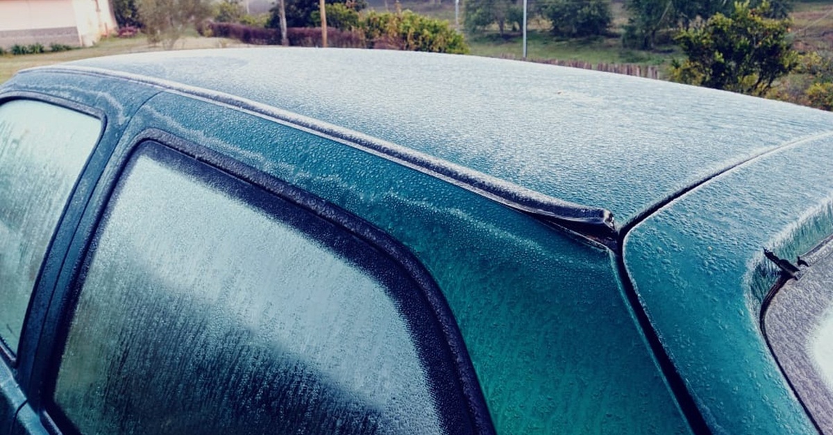 Massa de ar frio provoca queda brusca de temperatura e geada no Sul de Minas