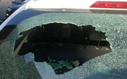 Turbina de avião quebra no céu e pedaços de metal caem nas ruas de Roma