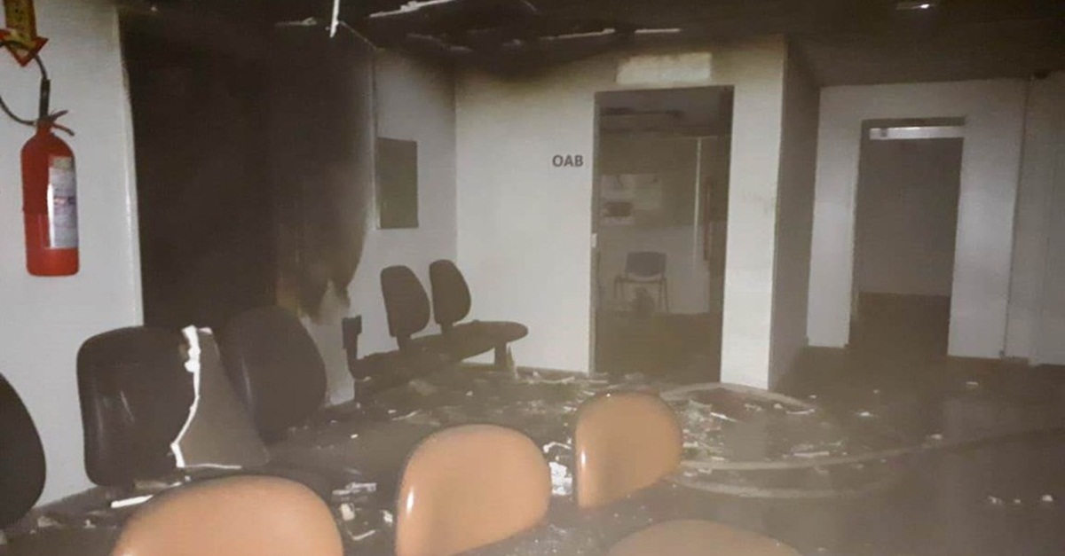 Prédio da Justiça Federal em Uberlândia pega fogo