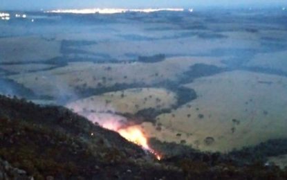 Incêndio atinge um dos principais pontos turísticos da Serra da Bocaina, em Araxá