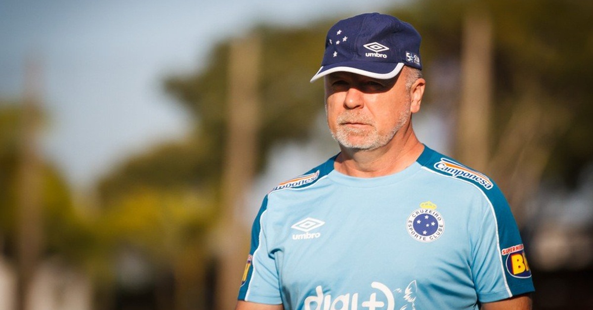 Mano Menezes pede demissão e não é mais técnico do Cruzeiro