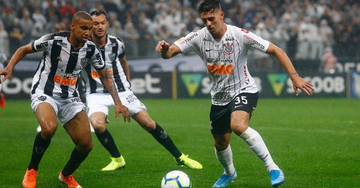 Galo falha no final e se vê mais longe da ponta do Brasileirão com a vitória do Corinthians