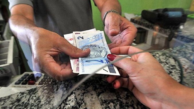 Empresas brasileiras devem, em média, R$ 5 mil, segundo CNDL