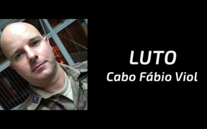 Amigos se despedem do Cabo Fábio Viol, em Barbacena