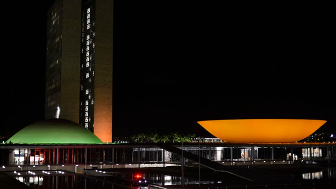Previdência deve ser votada em plenário do Senado na terça (24)