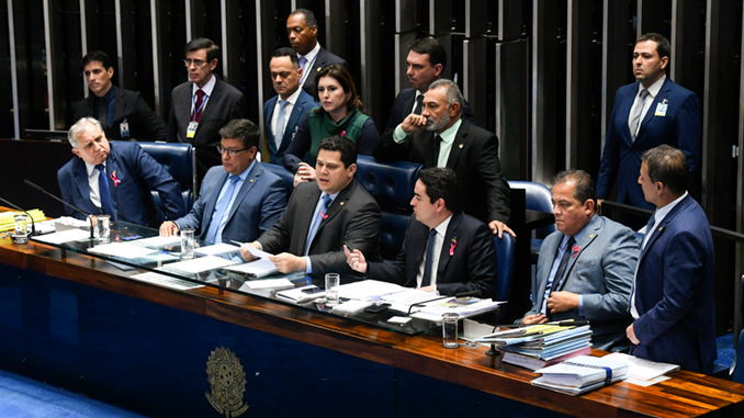 Previdência é aprovada em 1° turno no Plenário do Senado