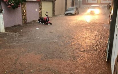 Chuva forte causa estragos em Divinópolis e Pitangui na região Centro-Oeste