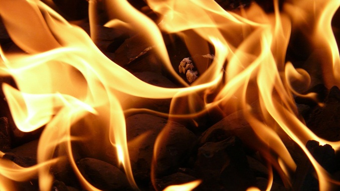 Incêndio em asilo deixa dois idosos gravemente feridos em Pará de Minas