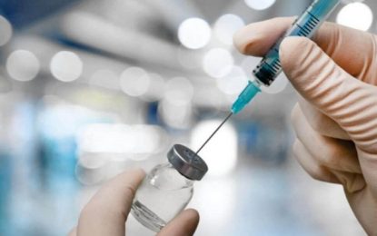 OMS comemora aprovação da primeira vacina contra o ebola