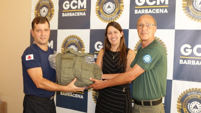 Prefeitura entrega novos uniformes aos Auxiliares Operacionais da GCM