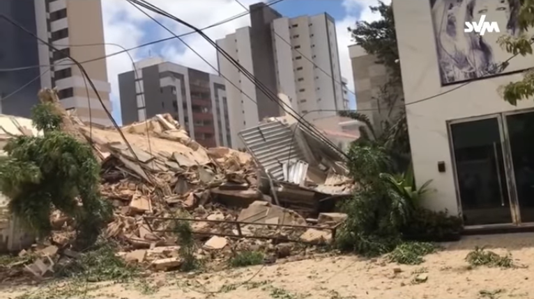 Prédio desaba em Fortaleza