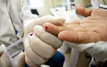 Pelo SUS, a população pode ter acesso a testes rápidos e gratuitos de HIV