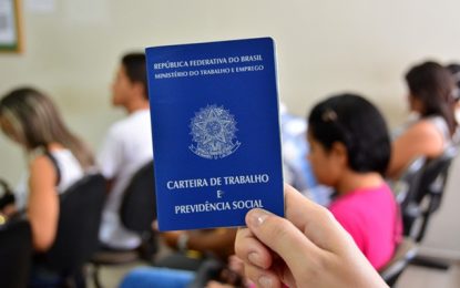 Brasil cria mais de 70.800 empregos com carteira assinada em outubro