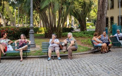 Expectativa de vida dos brasileiros sobre para 76,3 anos em 2018