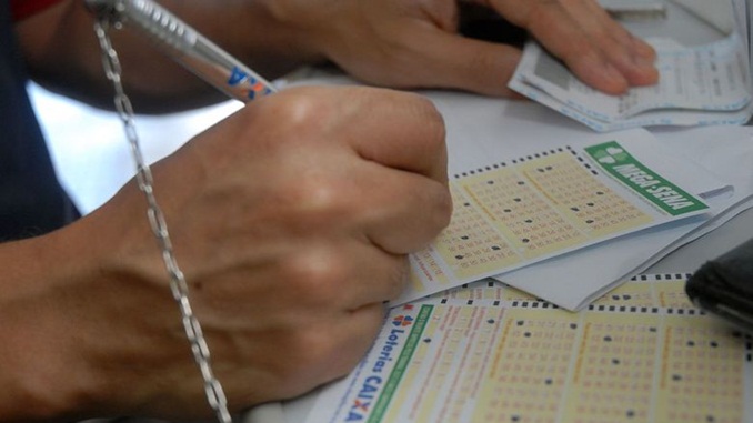 Mega-Sena pode pagar R$ 10,5 milhões neste sábado (16)