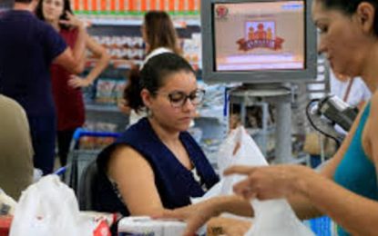 Intenção de gastos das famílias brasileiras cresce em novembro e atinge quarta alta seguida, aponta CNC