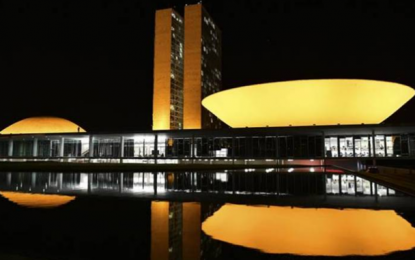 MOMENTO LEGISLATIVO: Senado aprova PEC paralela da Previdência em 1º turno; Congresso cria frente parlamentar de comércio exterior