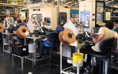 Deputados defendem “regras mais claras” na legislação de brasileiros que trabalham no exterior