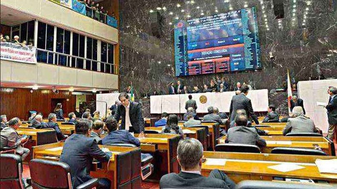 Deputados votam hoje PL que permite o pagamento do 13° do funcionalismo público