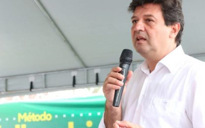 Método que usa bactéria para reduzir transmissão do mosquito da dengue é usado em Niterói