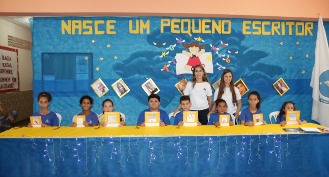 Alunos de Escola Municipal de Barbacena lançam livros em Tarde de Autógrafos
