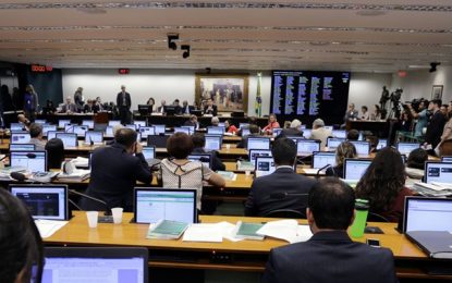 CCJ aprova texto que mantém empresas isentas de imposto sobre exportação de serviços