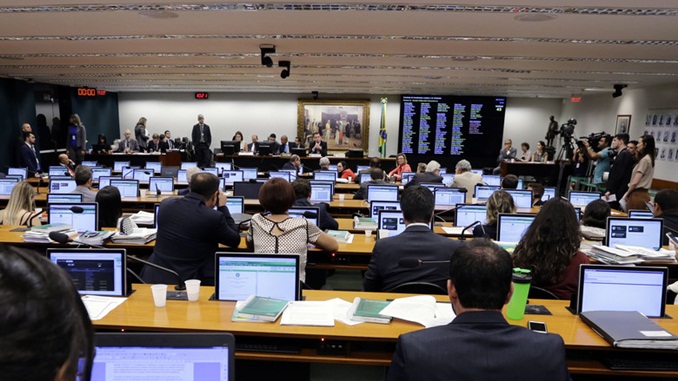 CCJ aprova texto que mantém empresas isentas de imposto sobre exportação de serviços