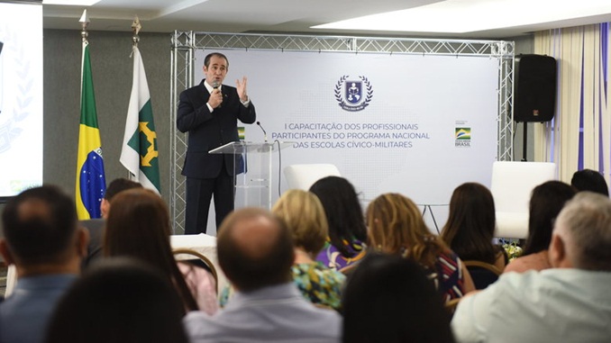 Ministério da Educação inicia capacitação de profissionais para Escolas Cívico-Militares