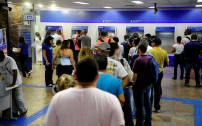 Nova lei do FGTS eleva para R$ 998 limite do saque imediato