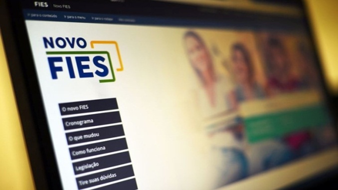 Estudante precisará tirar 400 pontos na redação do Enem para garantir Fies