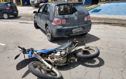 Acidente entre carro e moto, no Pontilhão, em Barbacena