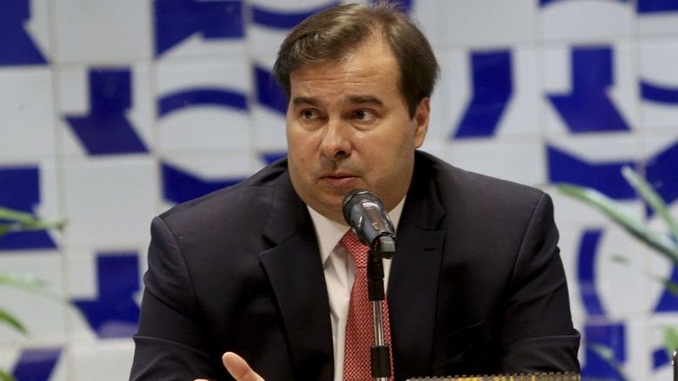 Rodrigo Maia afirma que trabalhará para impedir taxação de energia solar