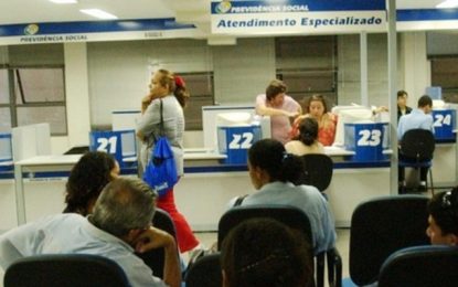 Presidente em exercício, Mourão assina decreto de convocação de militares inativos para funcionalismo público