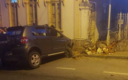 Acidente na rua Sete de Setembro, no Centro de Barbacena