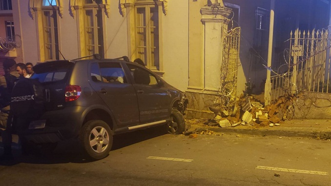 Acidente na rua Sete de Setembro, no Centro de Barbacena