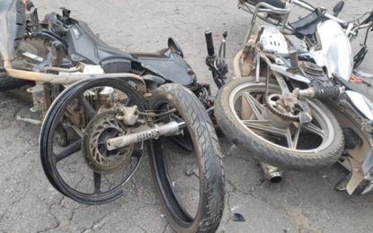 Três pessoas feridas em acidente de motos em Barbacena